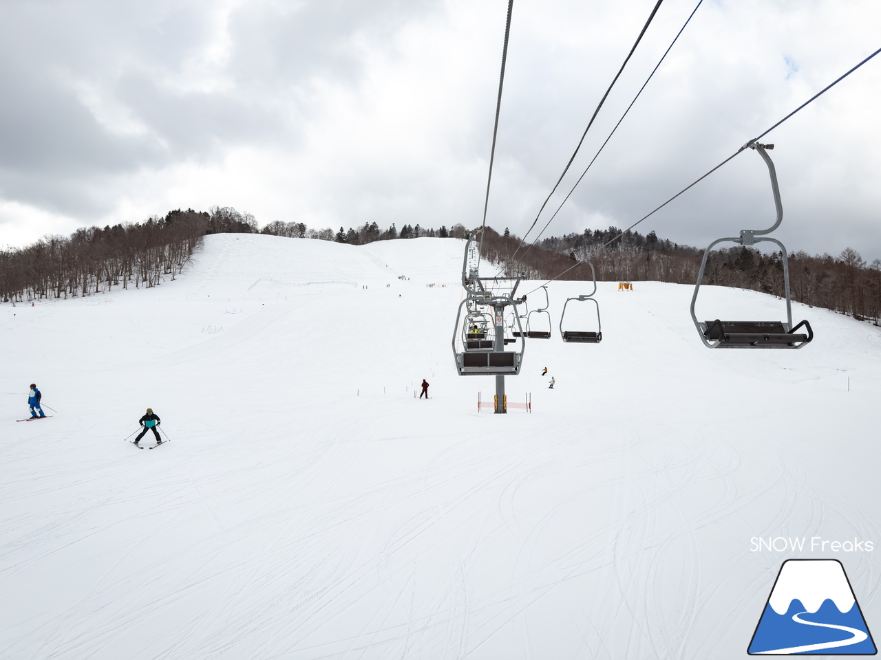 桂沢国設スキー場｜非情なほどに待ってくれない今冬の雪解け...。まだ少しだけ冬の気配が残る